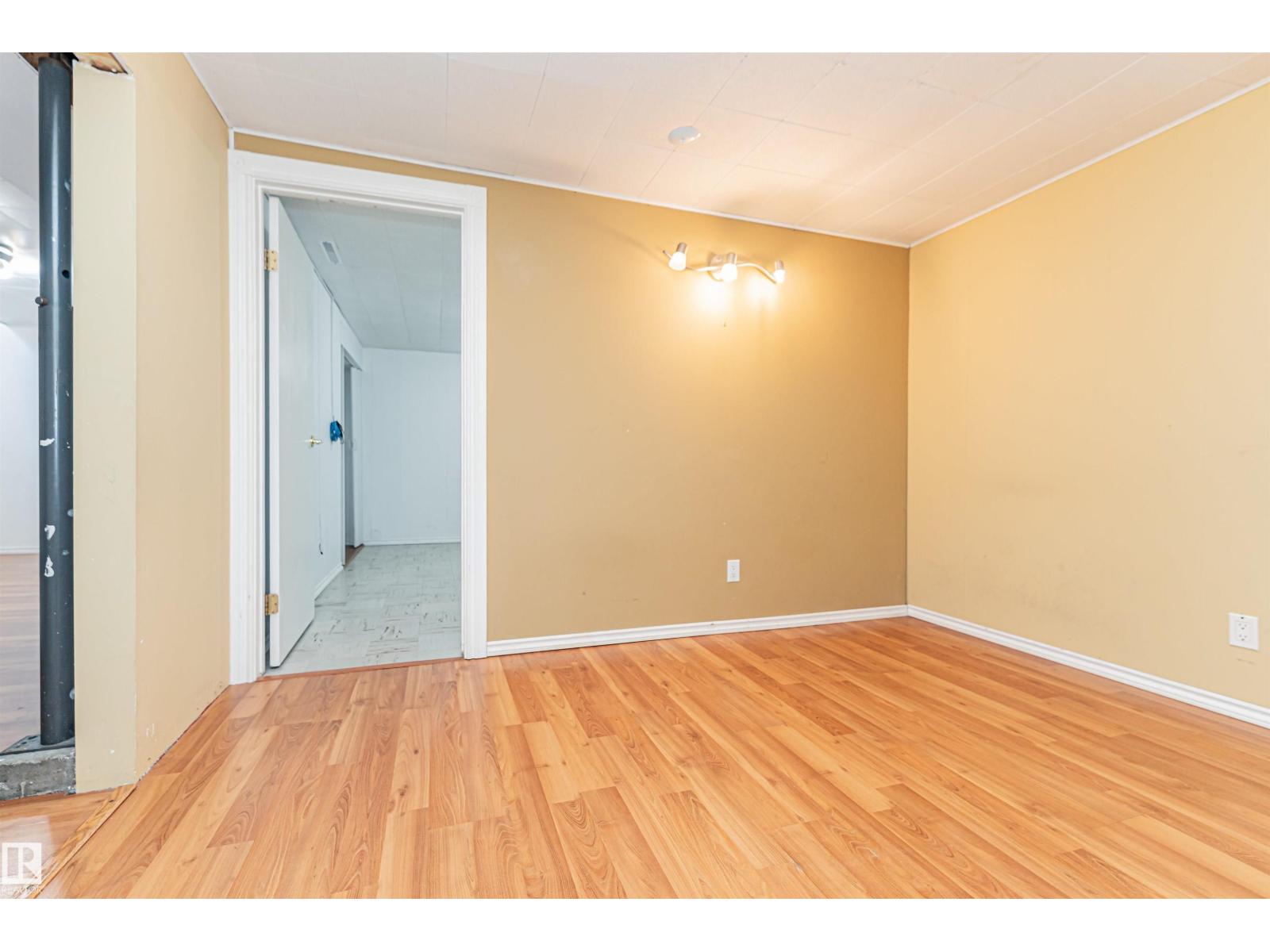 8610 157 ST NW - 22