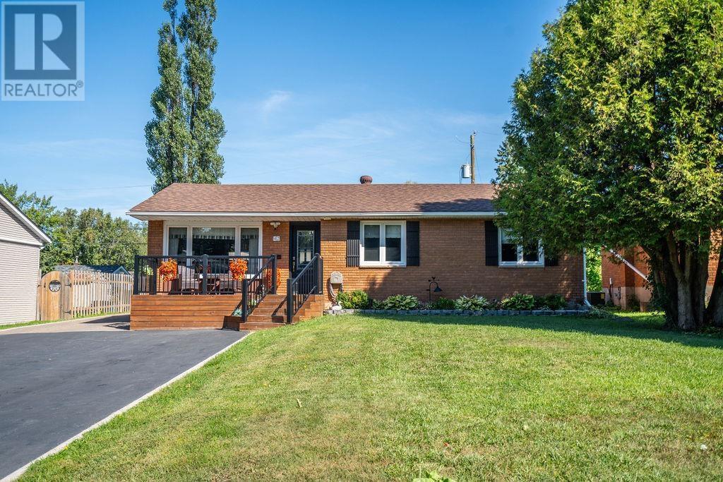 42 Niagara DR, Sault Ste. Marie, Ontario, P6B4L7, Sault Ste. Marie, Ontario — photo 3 of 5