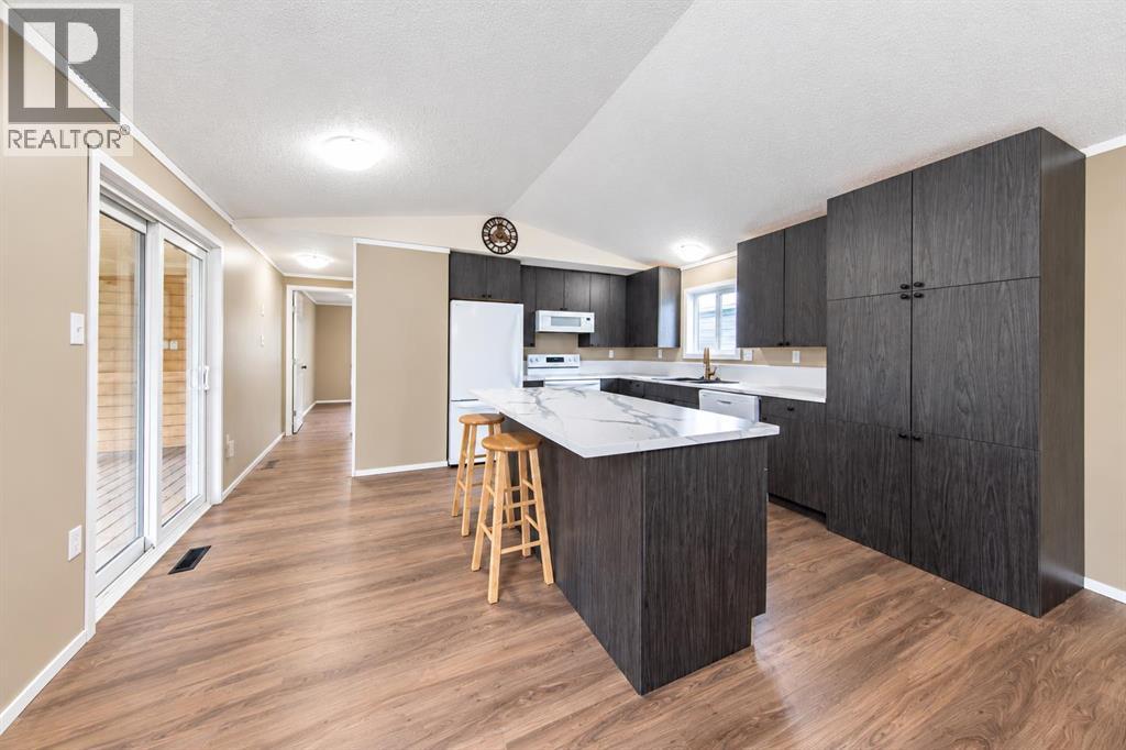 Listing photo – 6506 52 Street, Ponoka