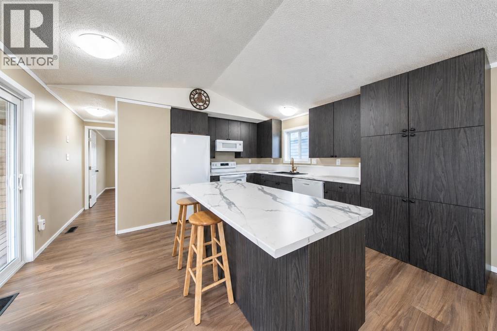 Listing photo – 6506 52 Street, Ponoka