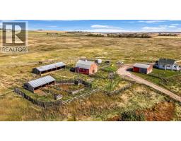 Living room - 263043 / 263039 Range Road 14, Rural Rocky View County, AB T4B3L5 Photo 13