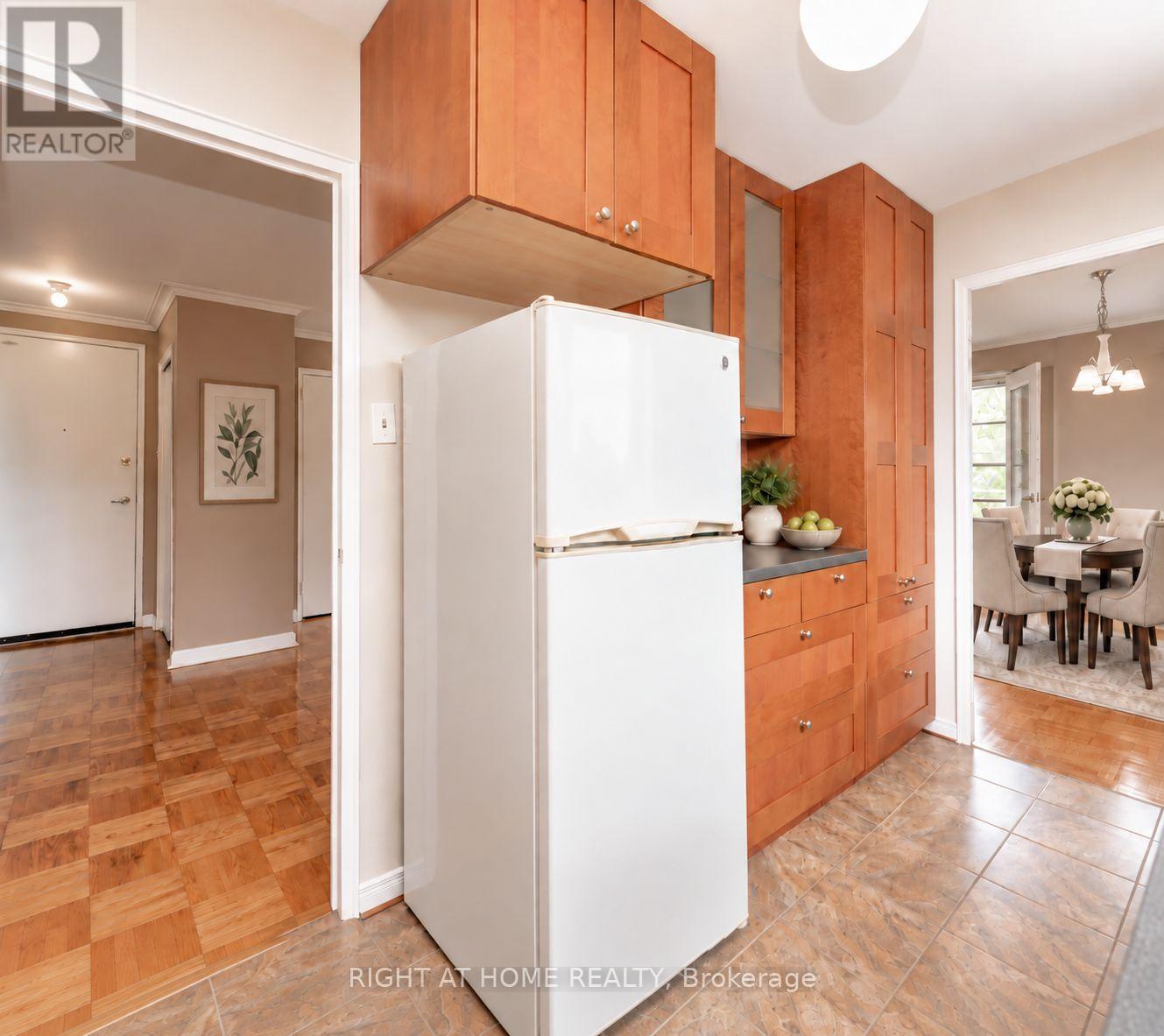 #406 185 STEPHEN DRIVE - 13