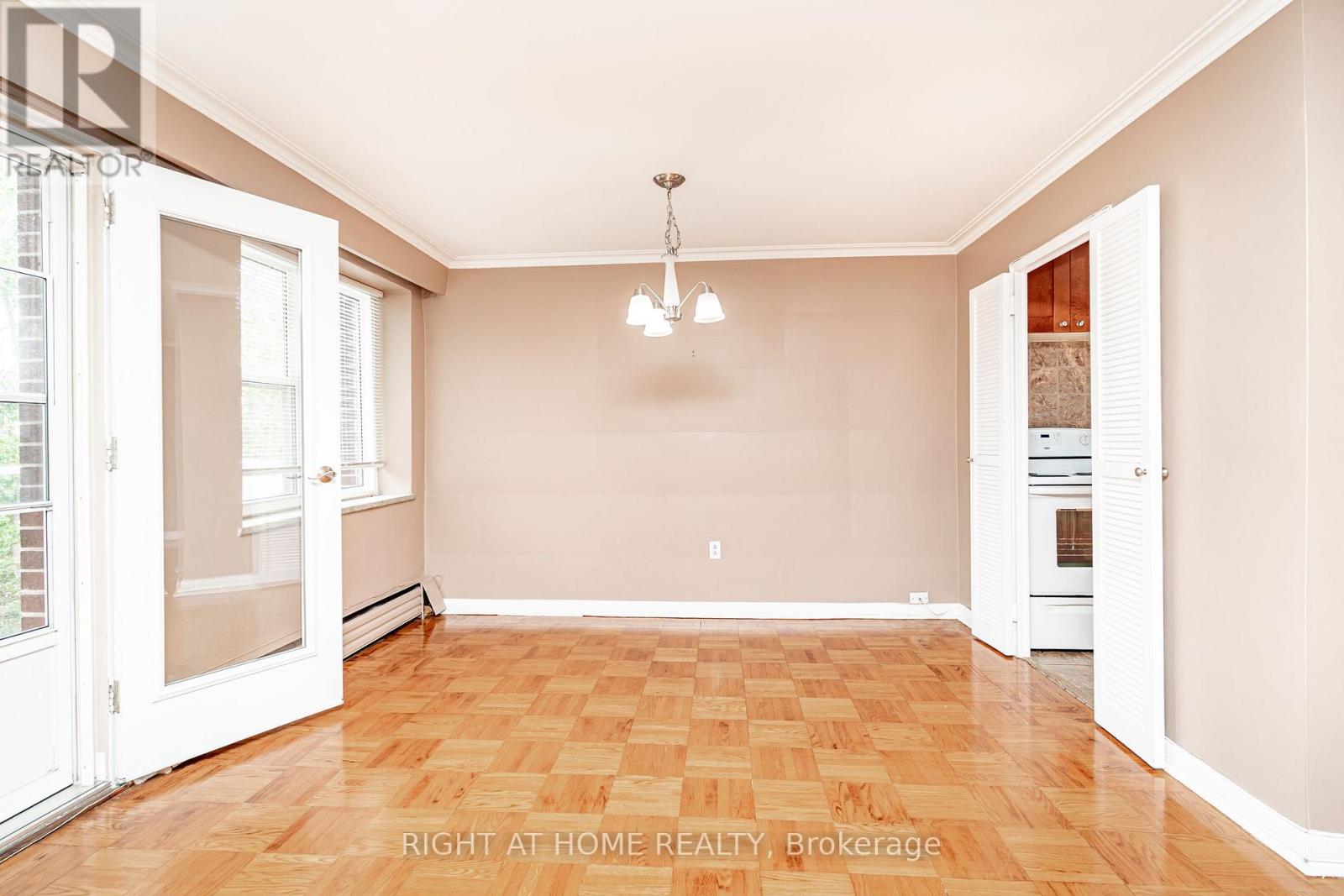#406 185 STEPHEN DRIVE - 20