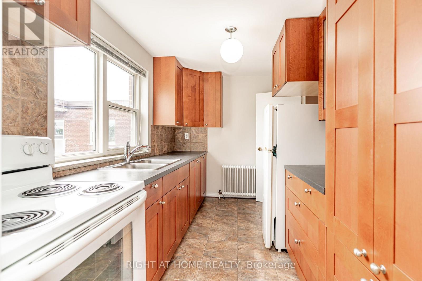 #406 185 STEPHEN DRIVE - 21