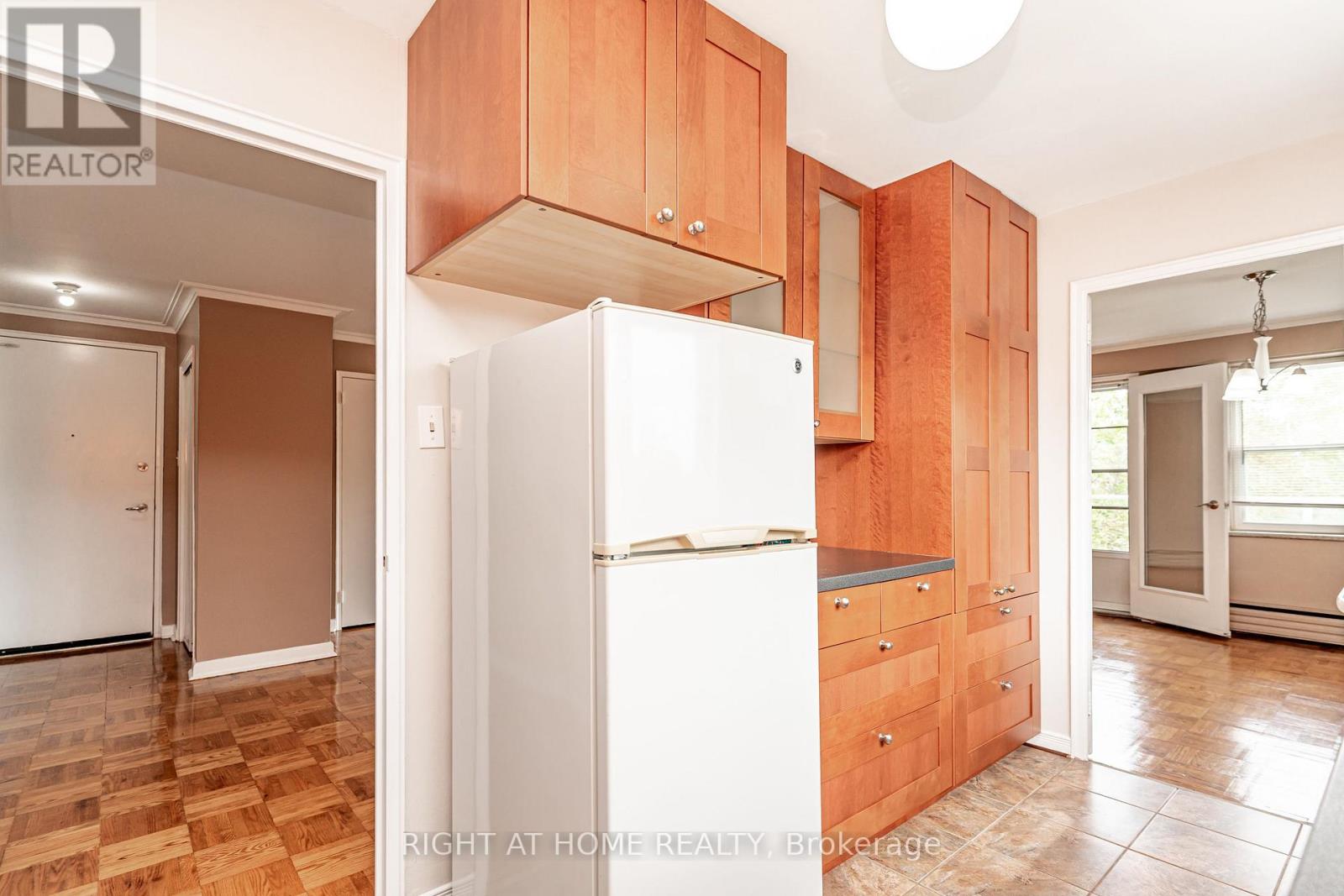 #406 185 STEPHEN DRIVE - 22