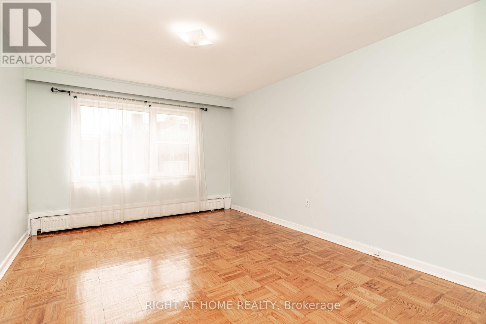 #406 185 STEPHEN DRIVE - 23