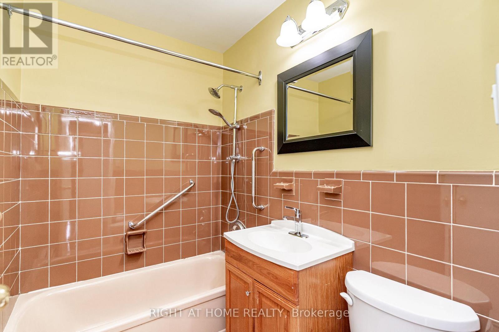 #406 185 STEPHEN DRIVE - 25