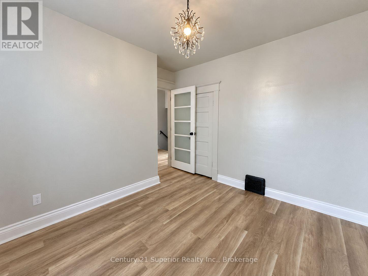 420 MARKS STREET S - 18