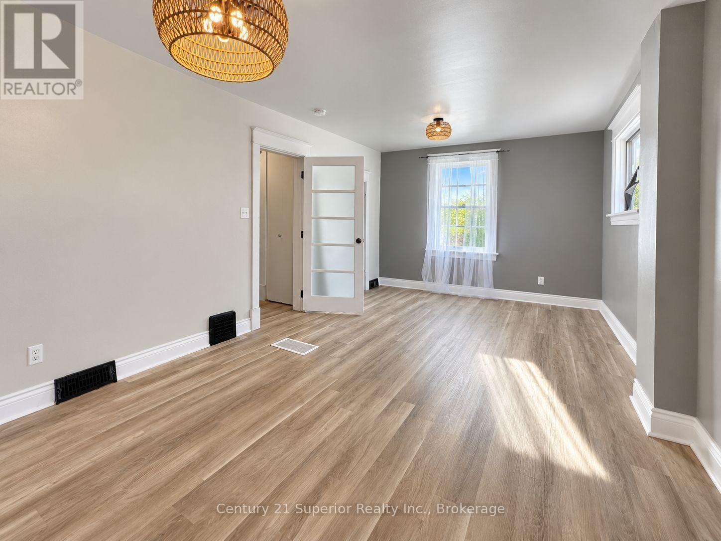 420 MARKS STREET S - 21