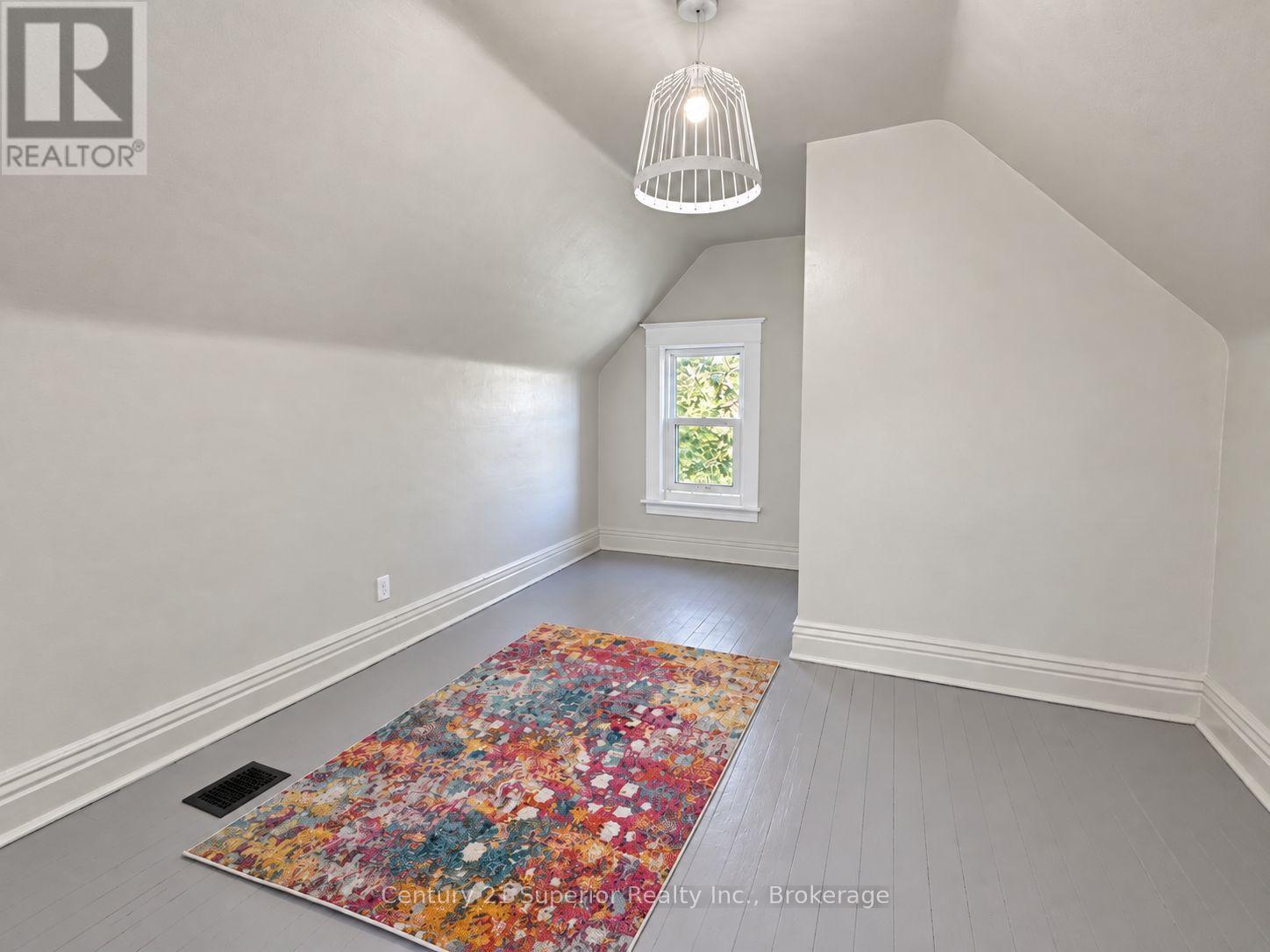 420 MARKS STREET S - 32