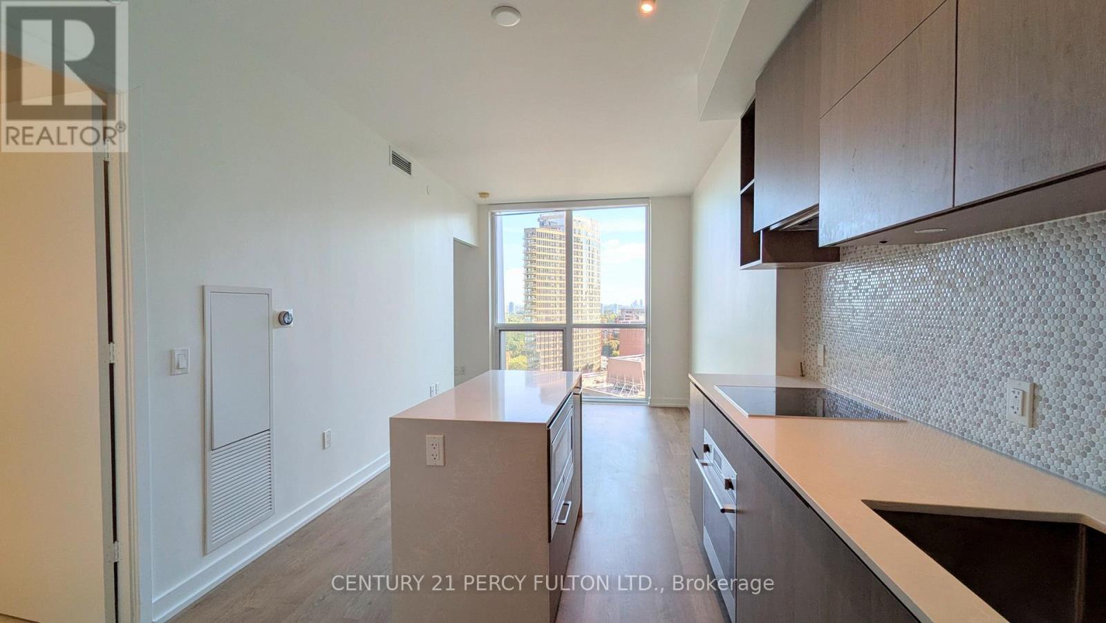 Photo of 1 Yorkville Avenue