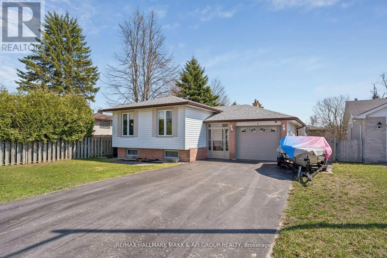 11 CHARLOTTE COURT, Barrie (Letitia Heights)
