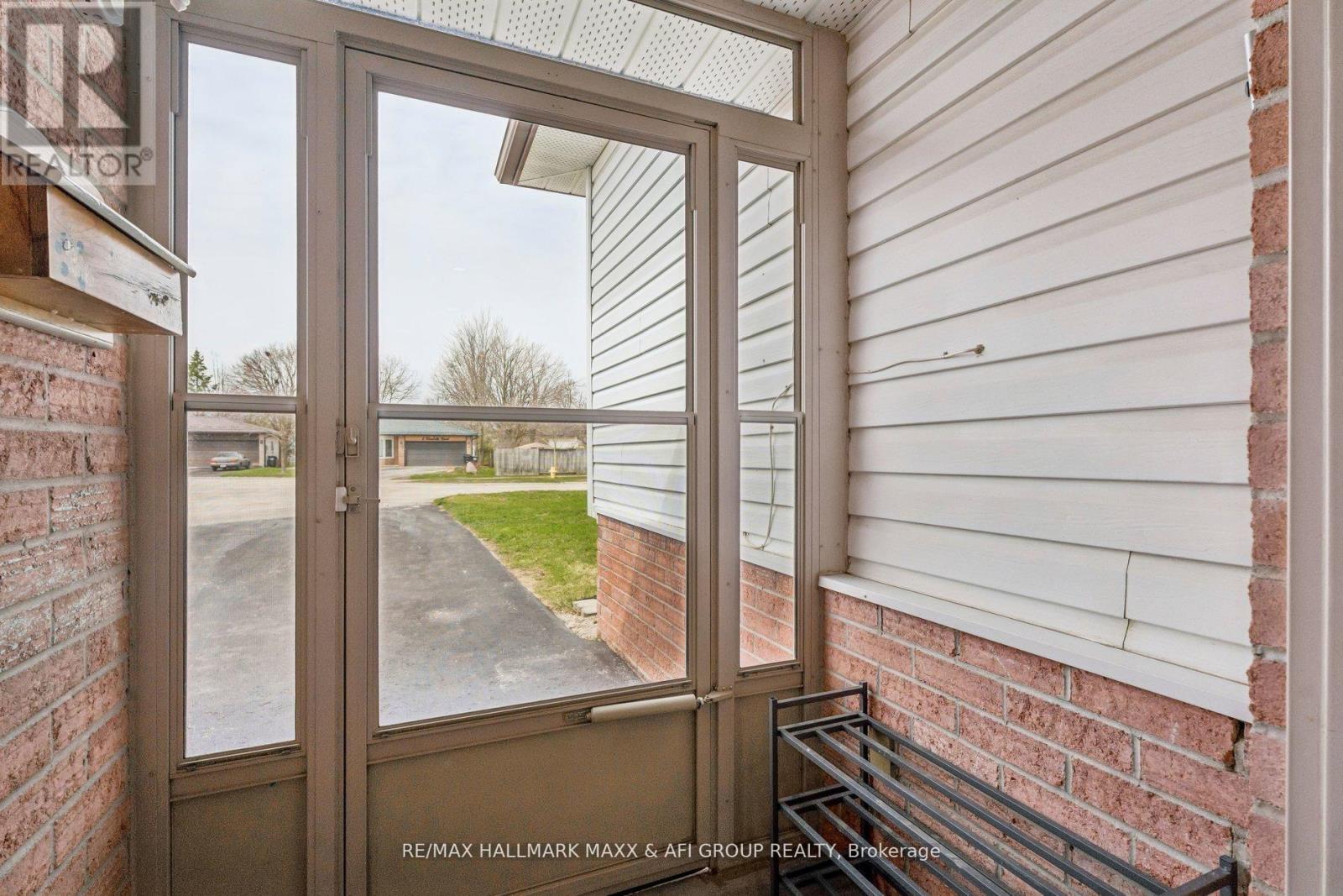 11 CHARLOTTE COURT, Barrie (Letitia Heights) — photo 3