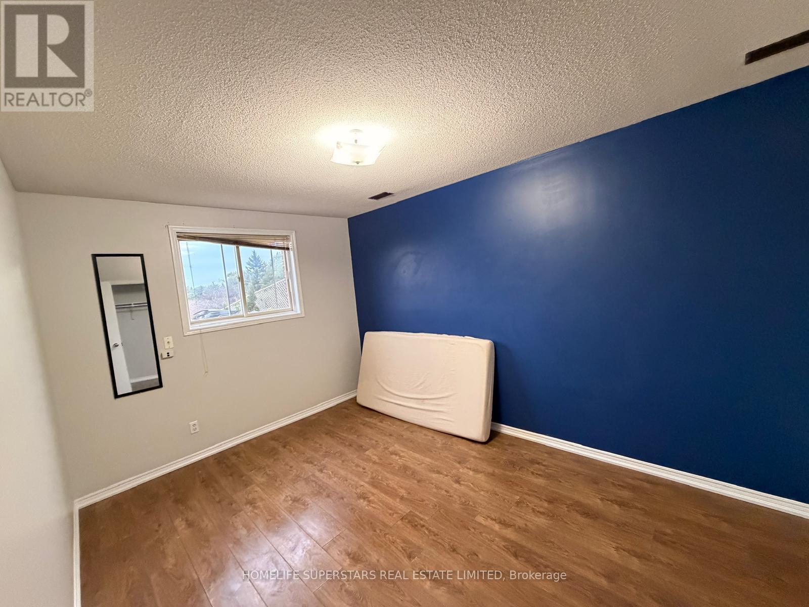 2 HODDLE CRESCENT, Kitchener — photo 2