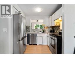 881 Pinebrook Place, Coquitlam, BC V3C4C1 Photo 8