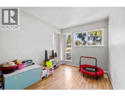 881 Pinebrook Place, Coquitlam, BC V3C4C1 Photo 17