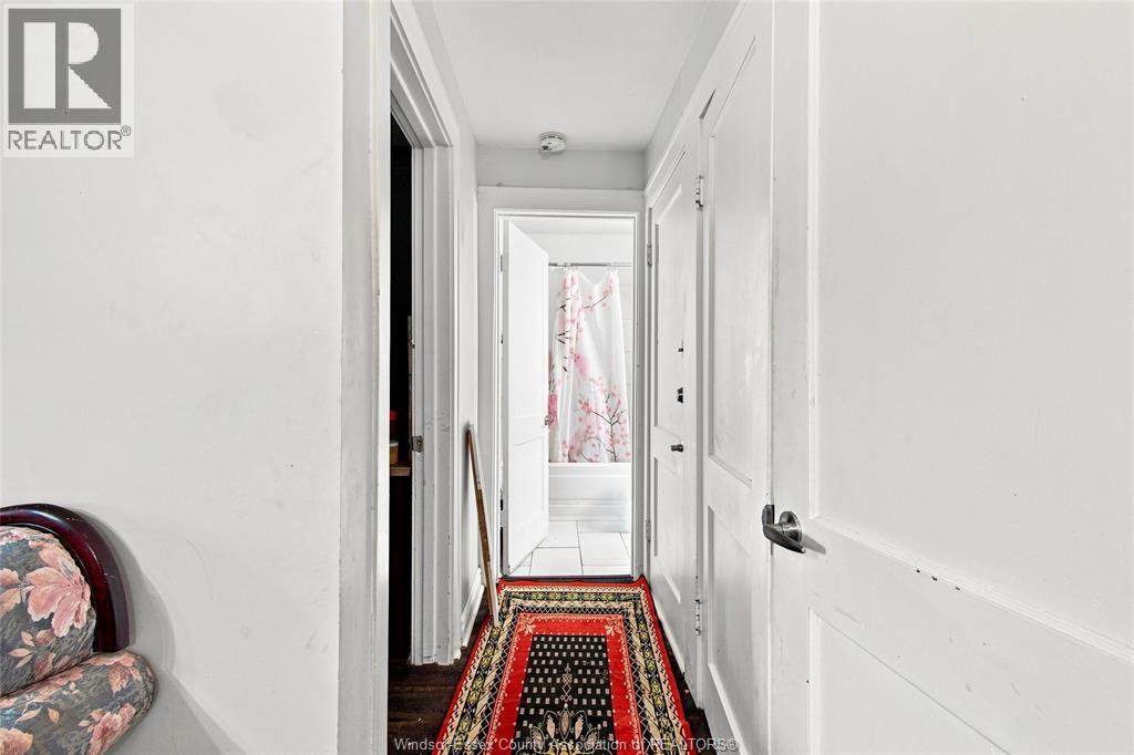2292 DOUGALL AVENUE - 17