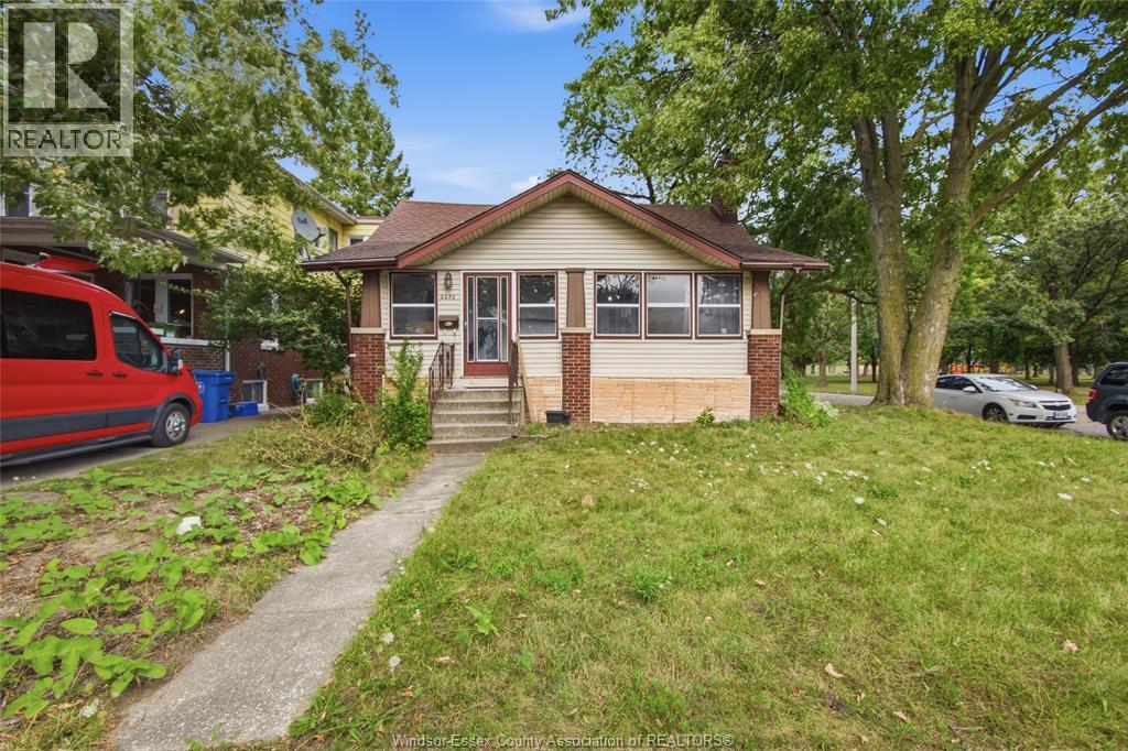 2292 DOUGALL AVENUE, Windsor — photo 2