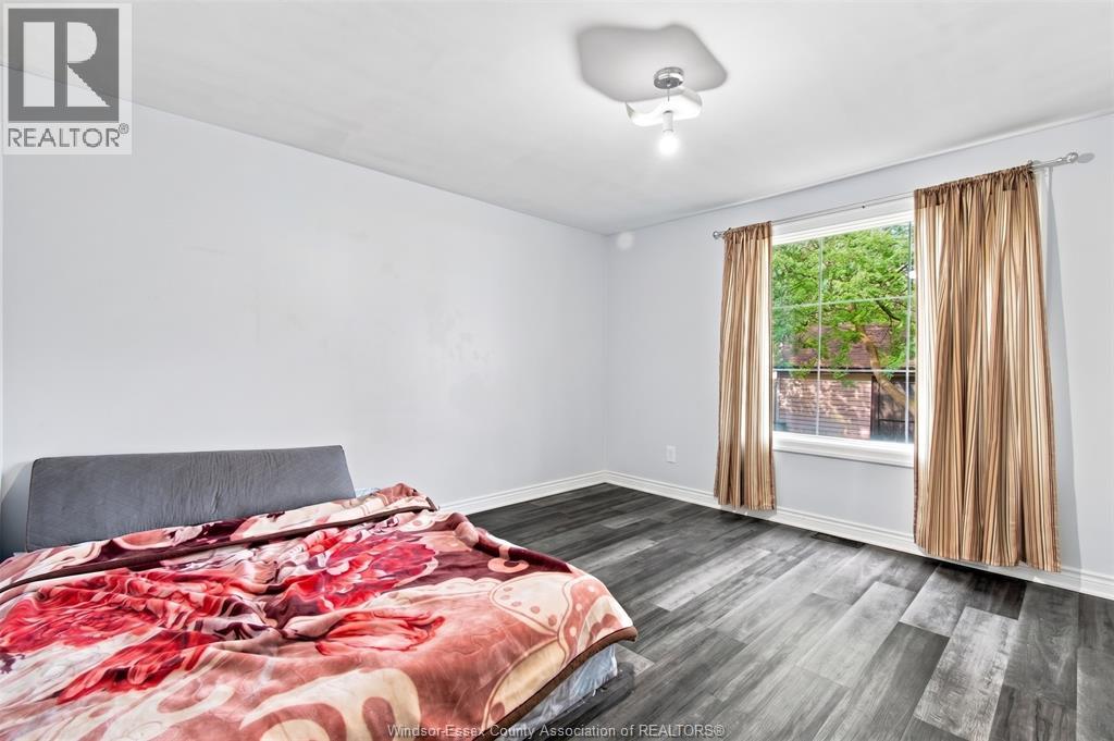 2292 DOUGALL AVENUE - 20