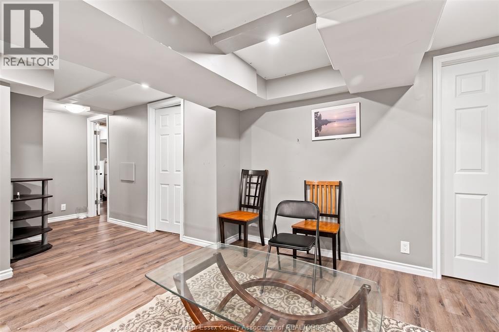 2292 DOUGALL AVENUE - 29