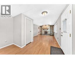 4pc Bathroom - 127 Huntwell Place Ne, Calgary, AB T2K5T2 Photo 10