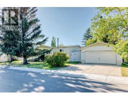 4pc Bathroom - 127 Huntwell Place Ne, Calgary, AB T2K5T2 Photo 8