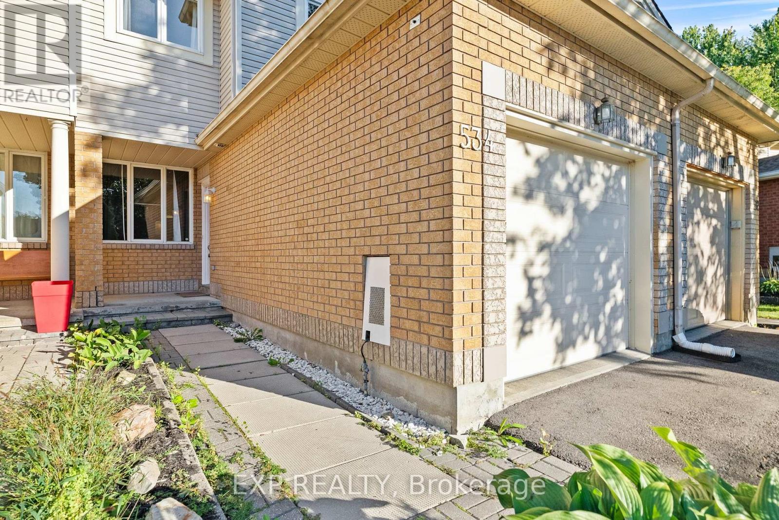 534 LAWLER CRESCENT - 2