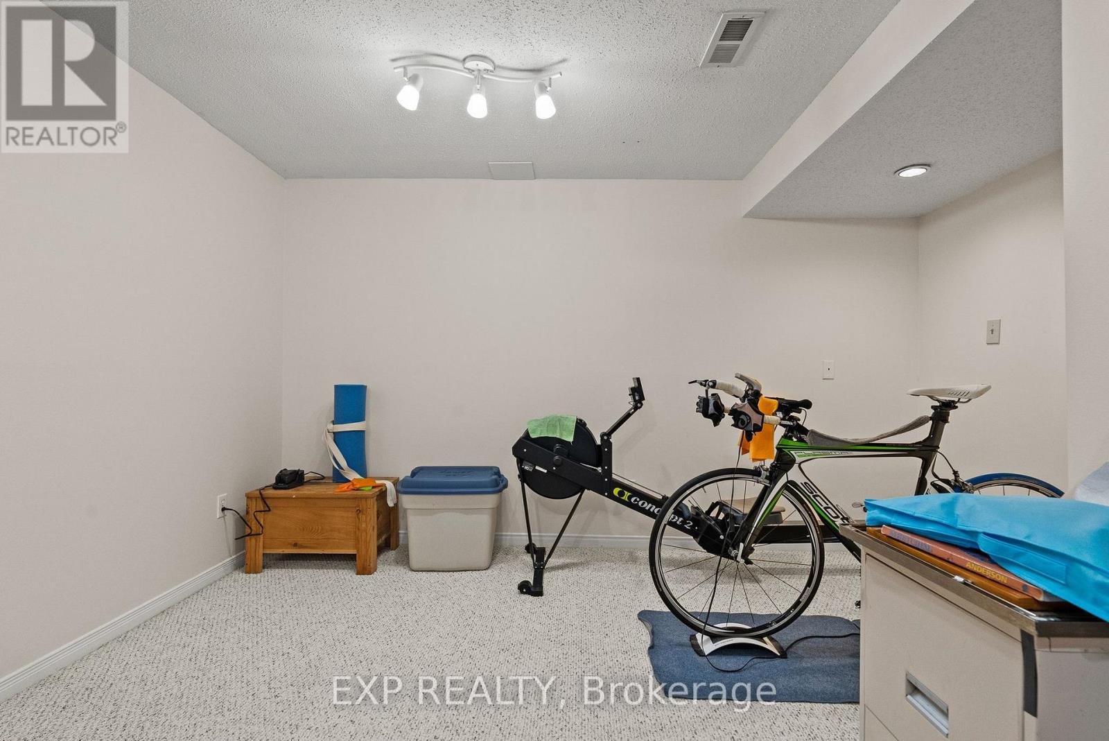 534 LAWLER CRESCENT - 32