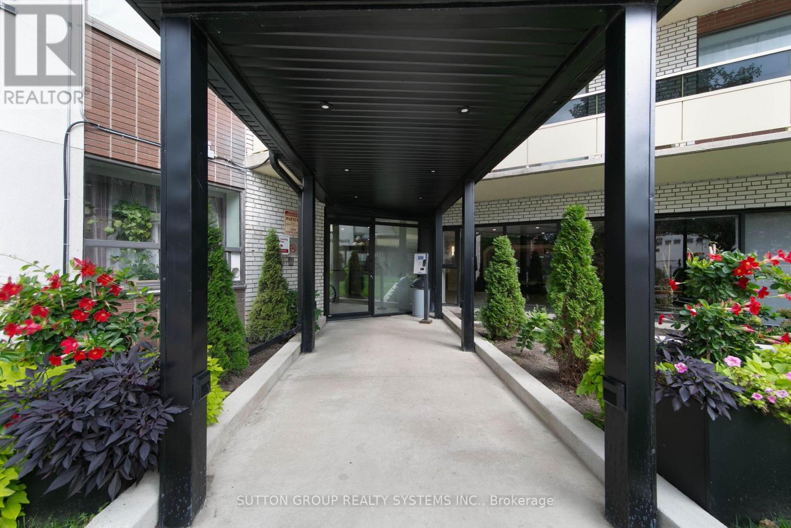 #209 921 MIDLAND AVENUE - 2