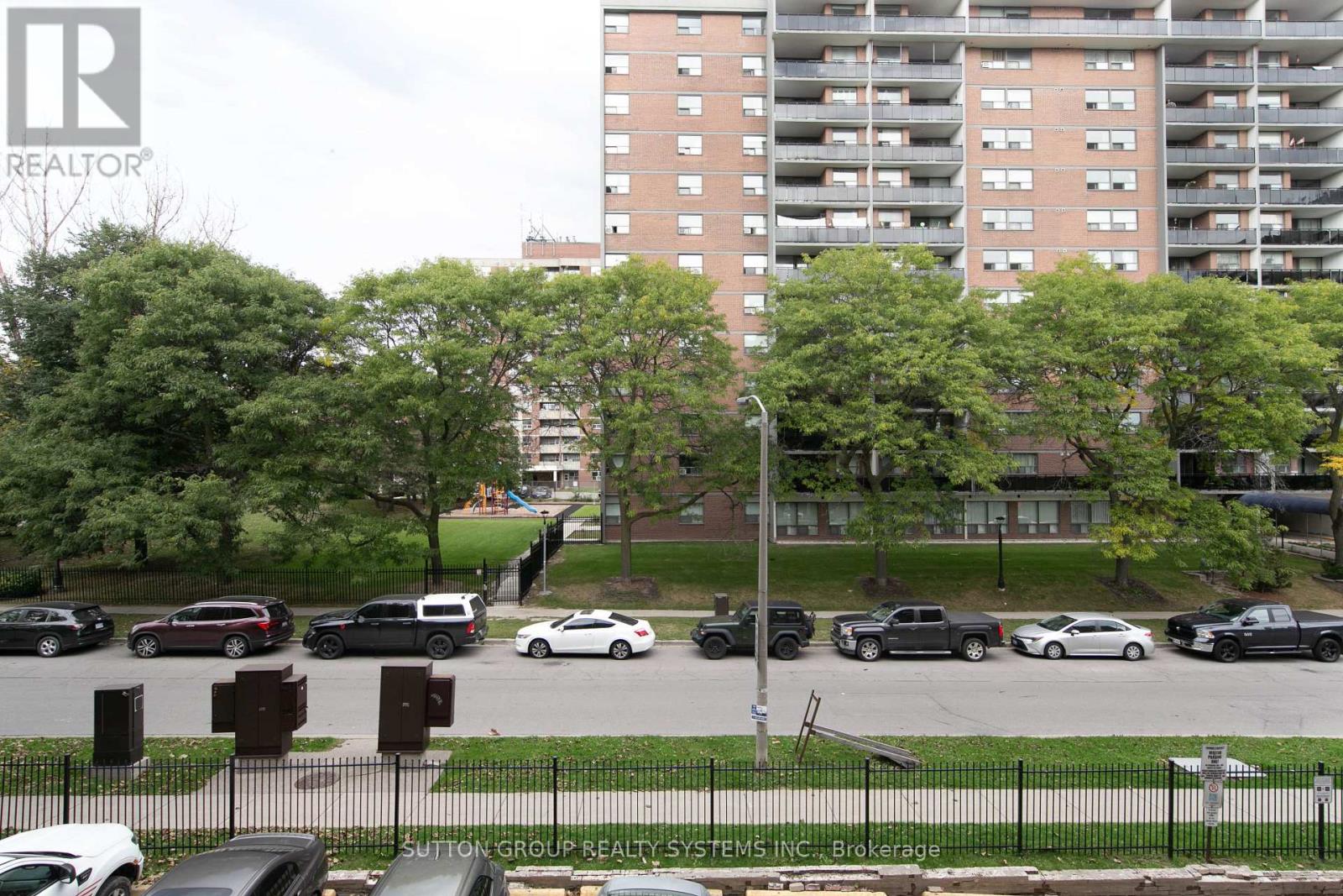 #209 921 MIDLAND AVENUE - Image 26