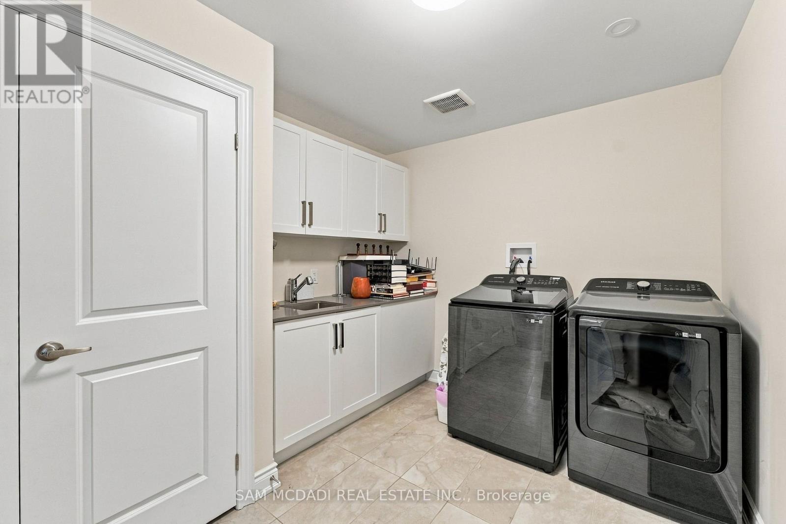 189 STRACHAN STREET - 13