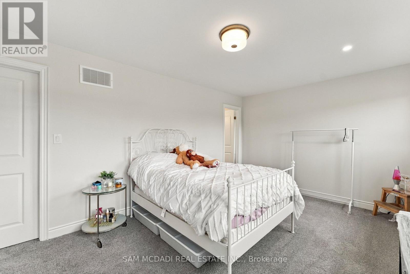 189 STRACHAN STREET - 19