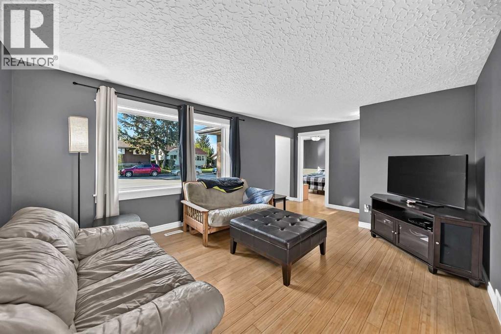 Listing photo – 5020 46 Street, Innisfail