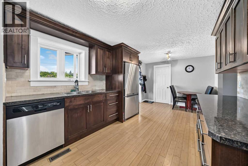 Listing photo – 5020 46 Street, Innisfail