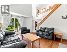 4pc Bathroom - 760 Riverbend Drive Se, Calgary, AB T2C3T7 Photo 9