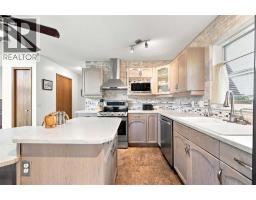 4pc Bathroom - 760 Riverbend Drive Se, Calgary, AB T2C3T7 Photo 16