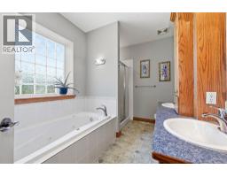 Den - 26139 Highway 595, Rural Red Deer County, AB T4E0T9 Photo 13