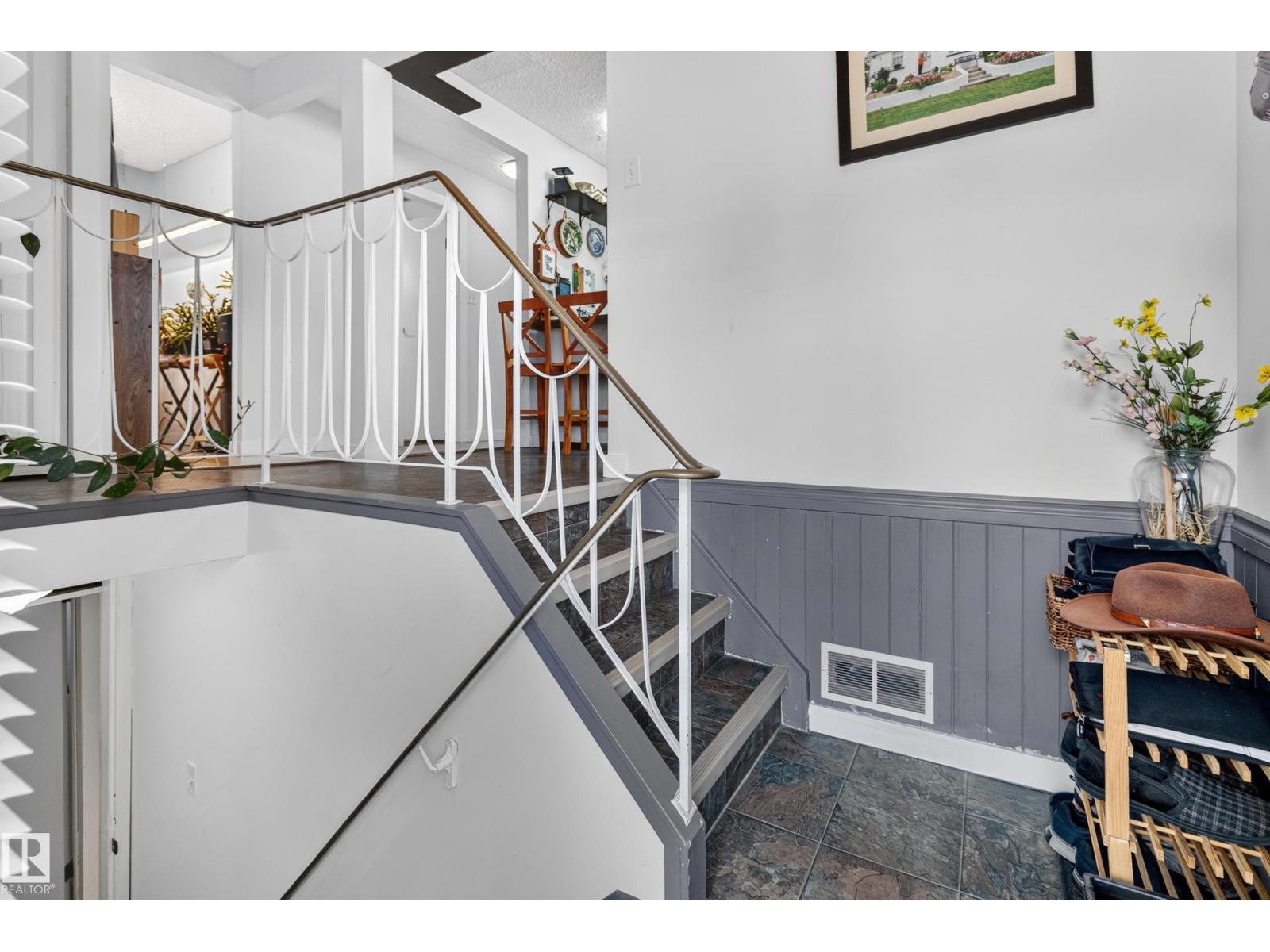 13214 38 St NW photo 3 — MLS® E4509512