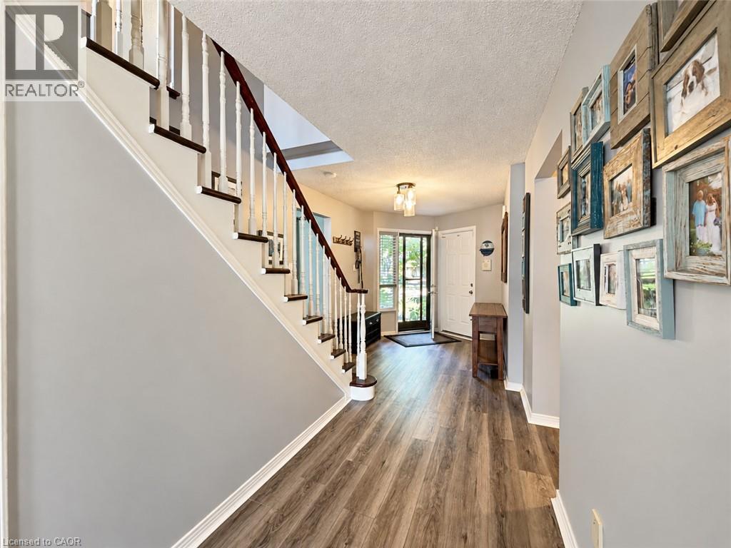 35 GERALD Crescent, Hamilton — photo 12