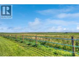 232003 Range Road 242, Rural Wheatland County, AB T1P0N1 Photo 8