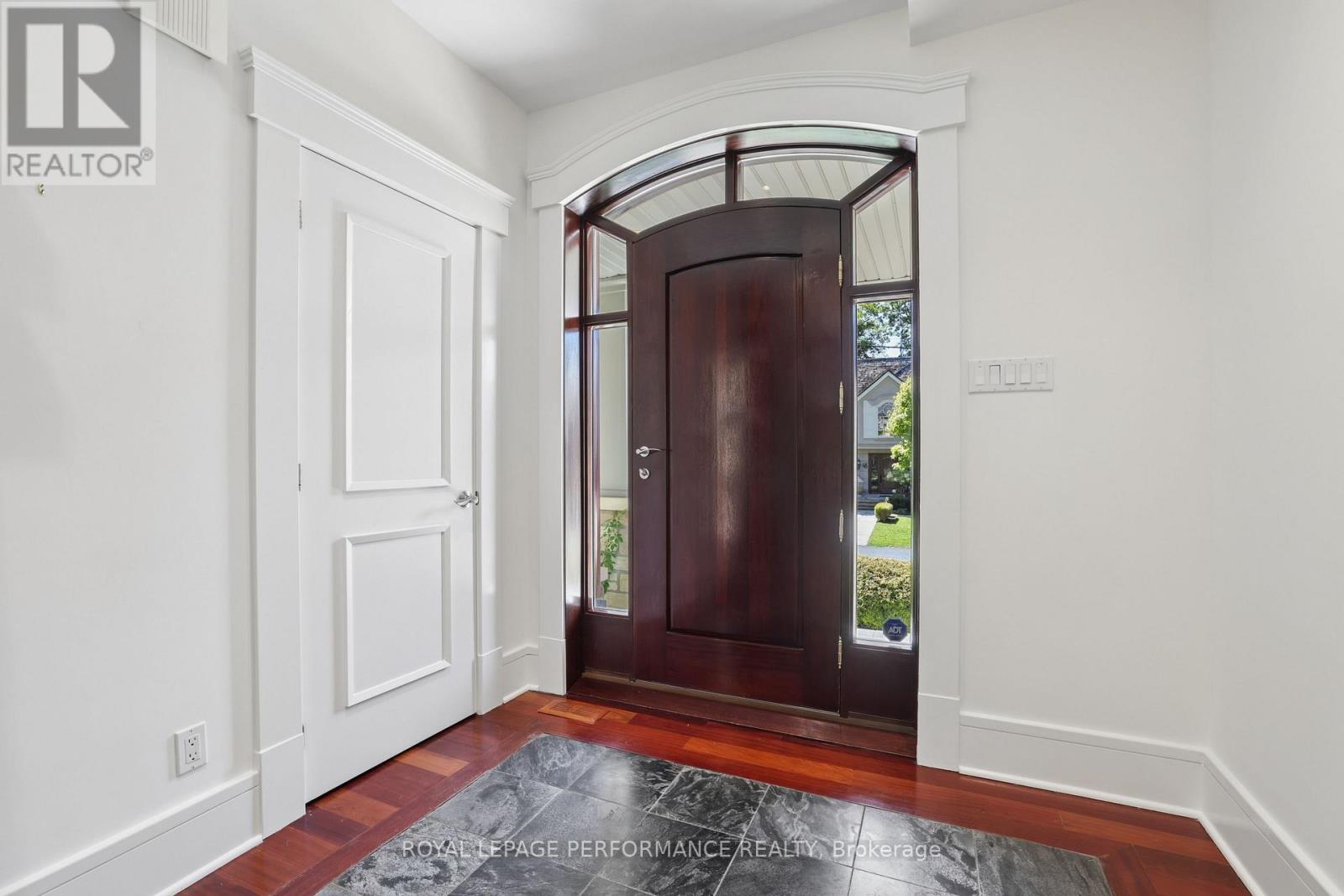 29 MACKINNON ROAD, Ottawa — photo 4