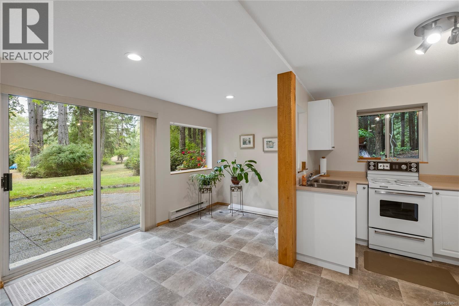 1769 Errington Rd - 32