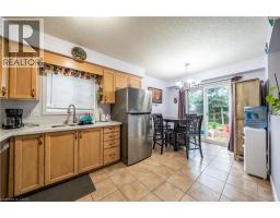 Living room - 237 Grey Fox Drive, Kitchener, ON N2E3N7 Photo 9