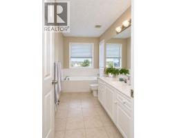 4pc Bathroom - 266 Millrise Square Sw, Calgary, AB T2Y4B9 Photo 10