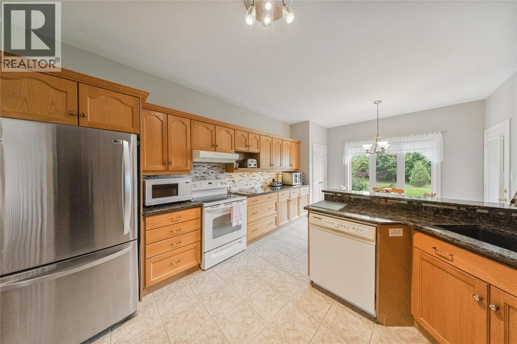 8766 VANCE DRIVE, Lambton Shores — photo 10