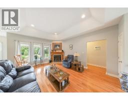 Living room - 8653 Vance Drive, Lambton Shores, ON N0N1J7 Photo 13