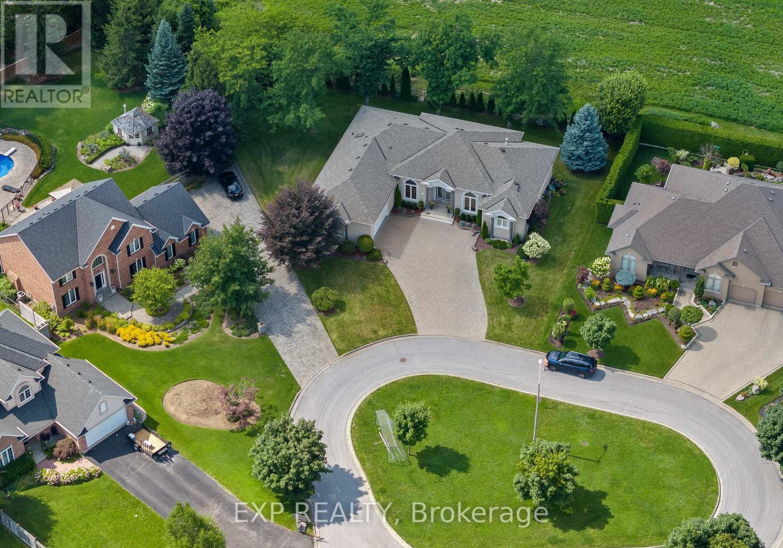 8113 FATIMA COURT, Niagara Falls (Mt. Carmel) — photo 2