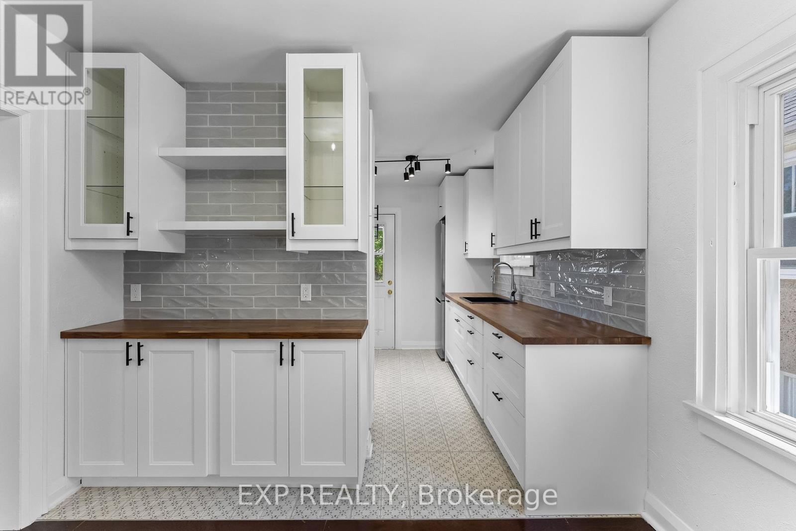 28 GRANTHAM AVENUE, St. Catharines (E. Chester) — photo 2