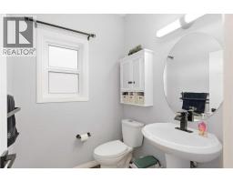 4pc Bathroom - 126 Saddlecrest Way Ne, Calgary, AB T3J5N2 Photo 8