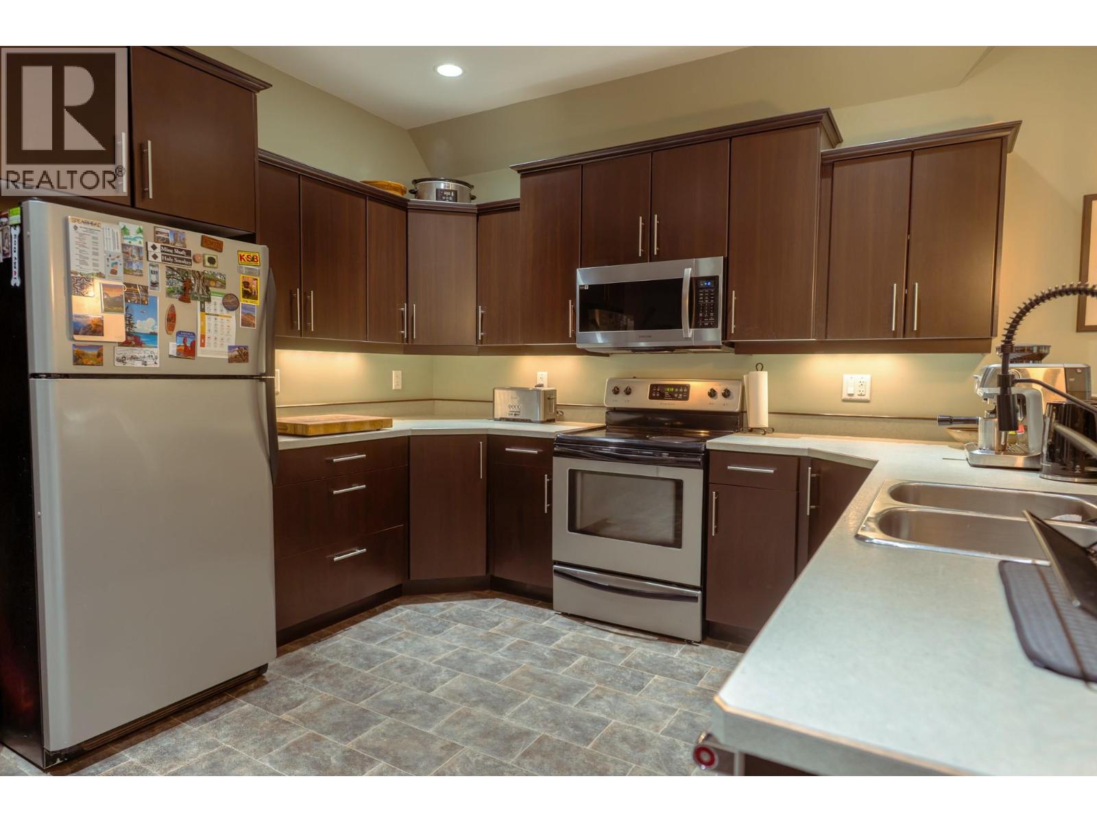 414 Beasley Street W - 13